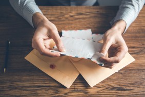 لماذا نحب قراءة الرسائل؟